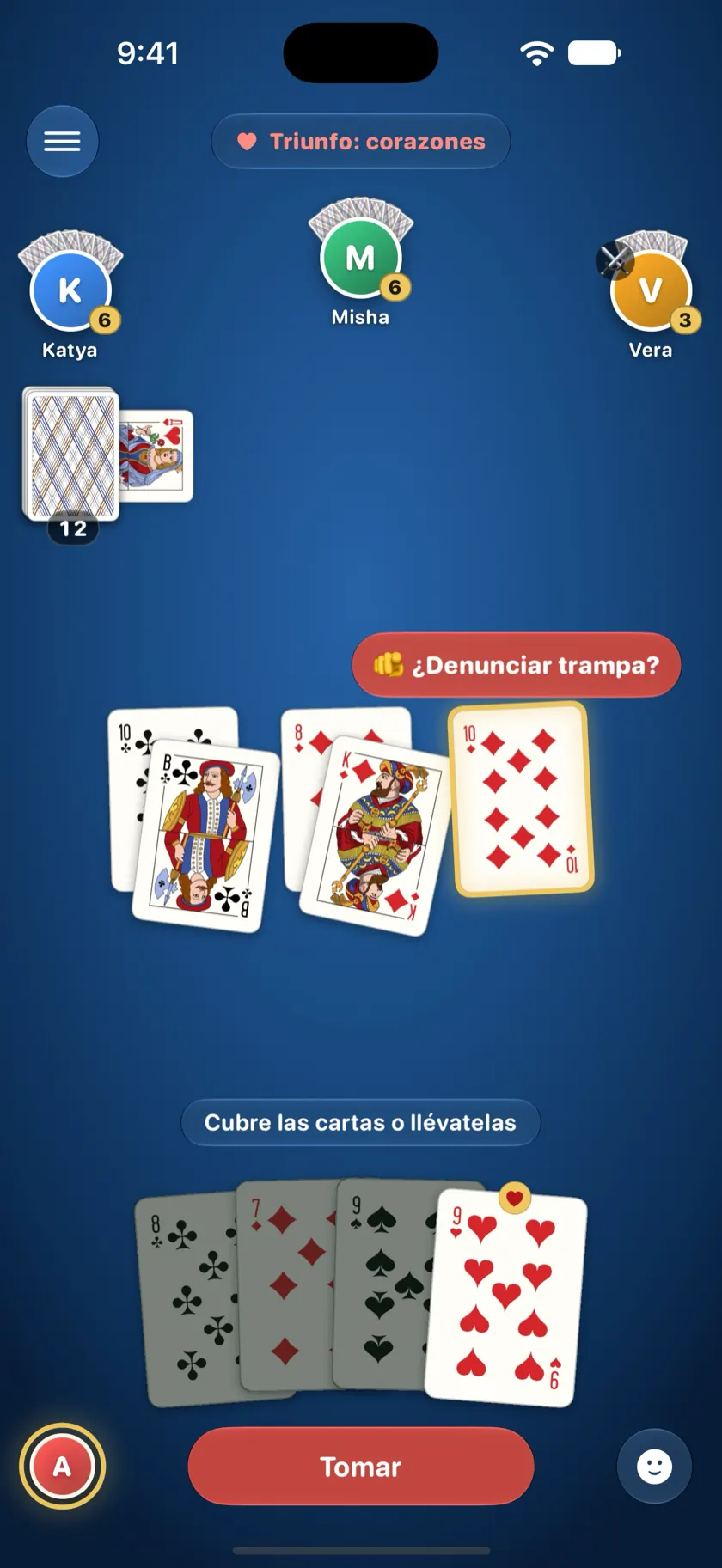 Una partida con tramposos: el diez de picas de la mesa está iluminado y encima aparece el botón ¿Denunciar trampa?