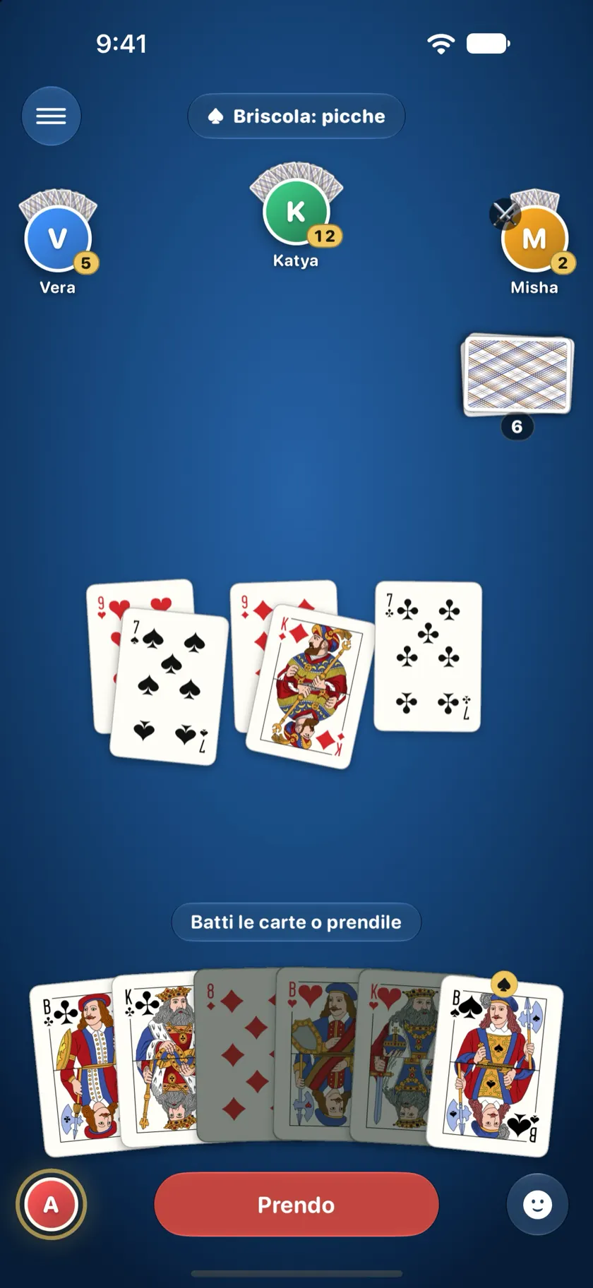 Local Durak sull'iPhone di Alex: quattro giocatori, tre attacchi sul tavolo e Alex che si difende con l'asso di briscola